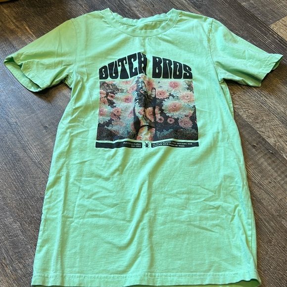 ✌️Dutch Bros t-shirt - Picture 4 of 5